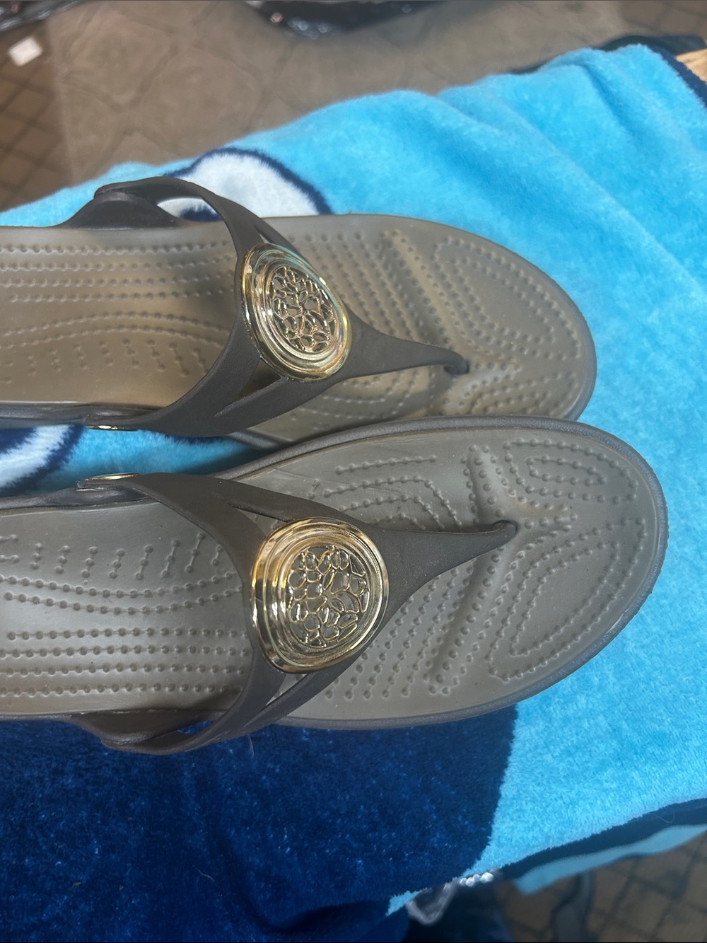 CROCS Women's Brown Thong Sandals with Gold Accent Medallion - Picture 8 of 9